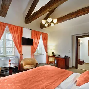 Lippert 4* Prague